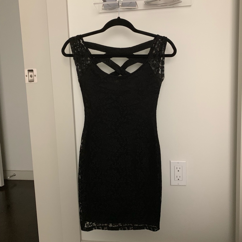 Sexy lace cocktail bodycon dress with crisscross